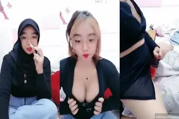 Cewek Cantik Pamer Memek Colmek Basah Lumer Hot